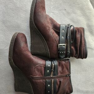 Muk Luks 39 Brown Wedge Buckle Strap